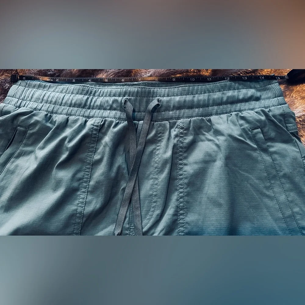 L.L. Bean Men's Athletic Shorts Sz Medium in Teal - Picture 4 of 8